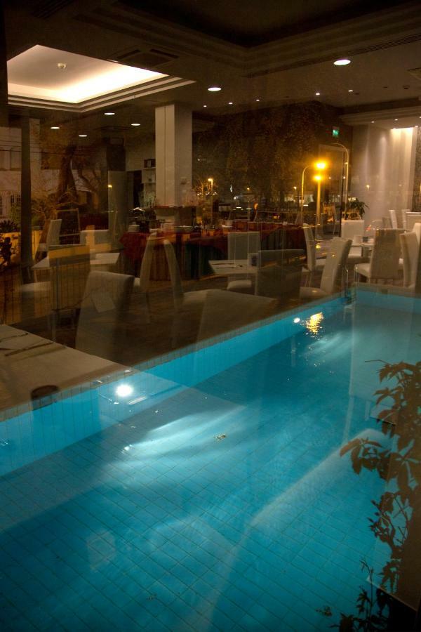 Hotel Montecarlo - Vista Mare Con Piscina & Area Fitness Риччоне Екстер'єр фото