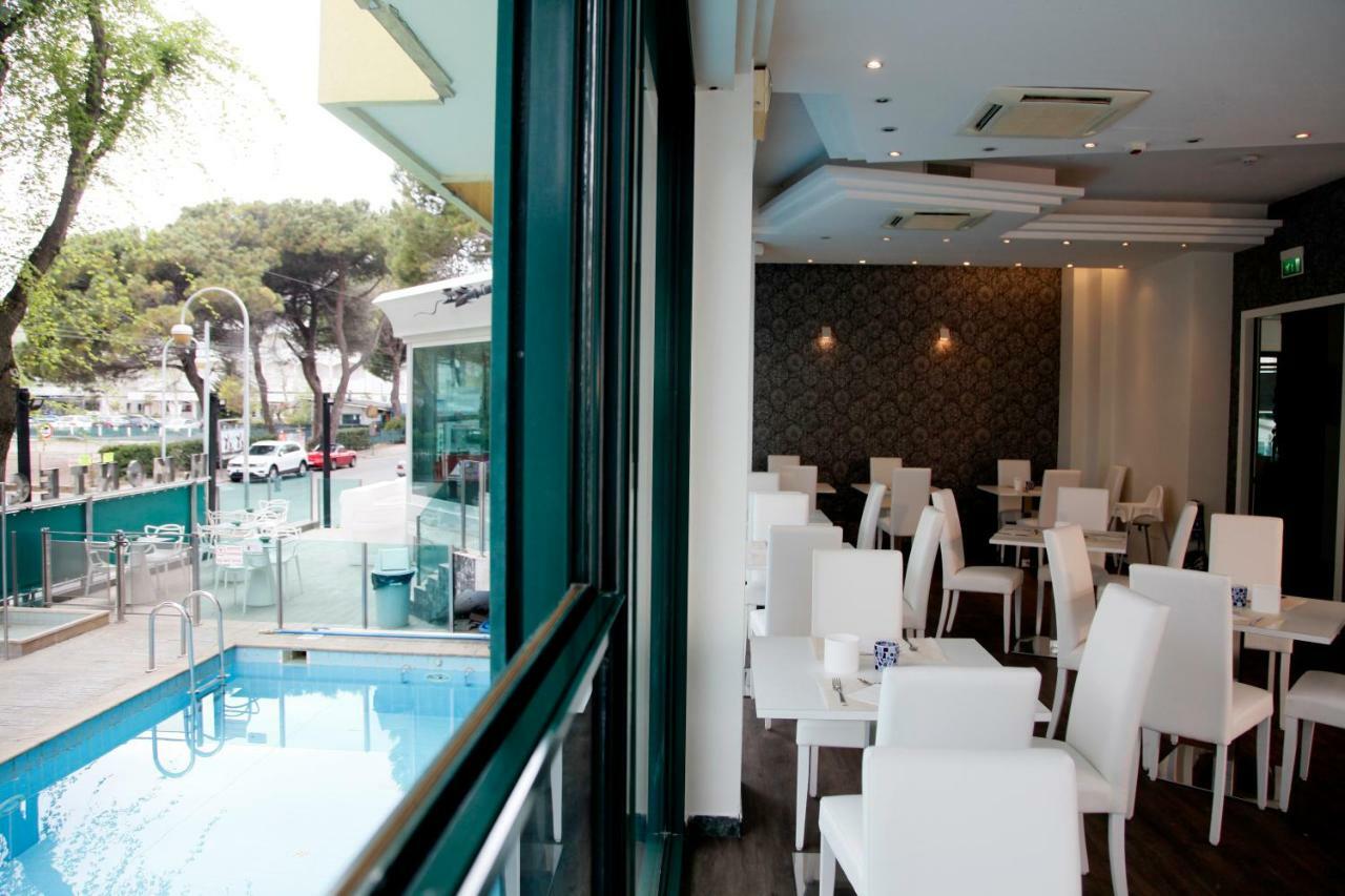 Hotel Montecarlo - Vista Mare Con Piscina & Area Fitness Риччоне Екстер'єр фото